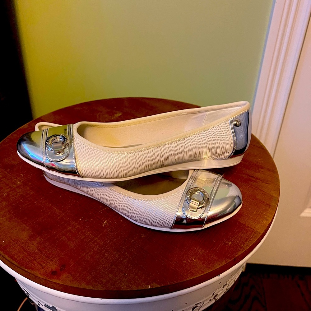 Anne Klein sport Akazi white/silver leather ballet flats.  Excellent condition.